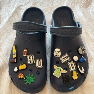 NEVER WORN  CROCS Men’s Navy Classic Clogs with Jibbitz